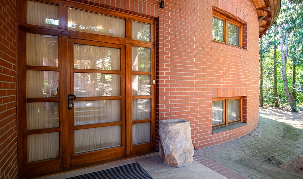Prodej domu 560 m² s pozemkem 2 497 m², Černošice – náhled fotky 5