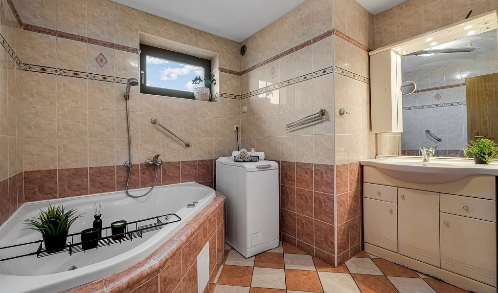 Prodej domu 286 m² s pozemkem 722 m², Veleň – náhled fotky 32