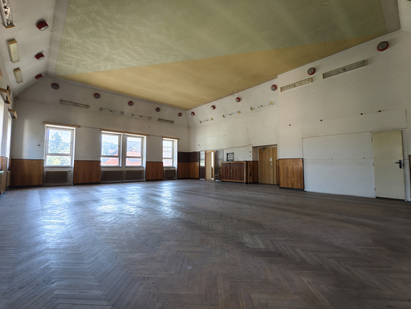 Pronájem komerčního objektu (jiného typu) 120 m² – fotografie 2