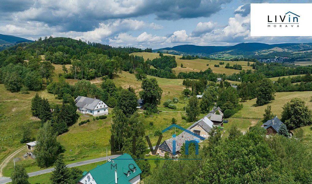 Prodej stavebního pozemku 897 m², Staré Město – náhled fotky 3