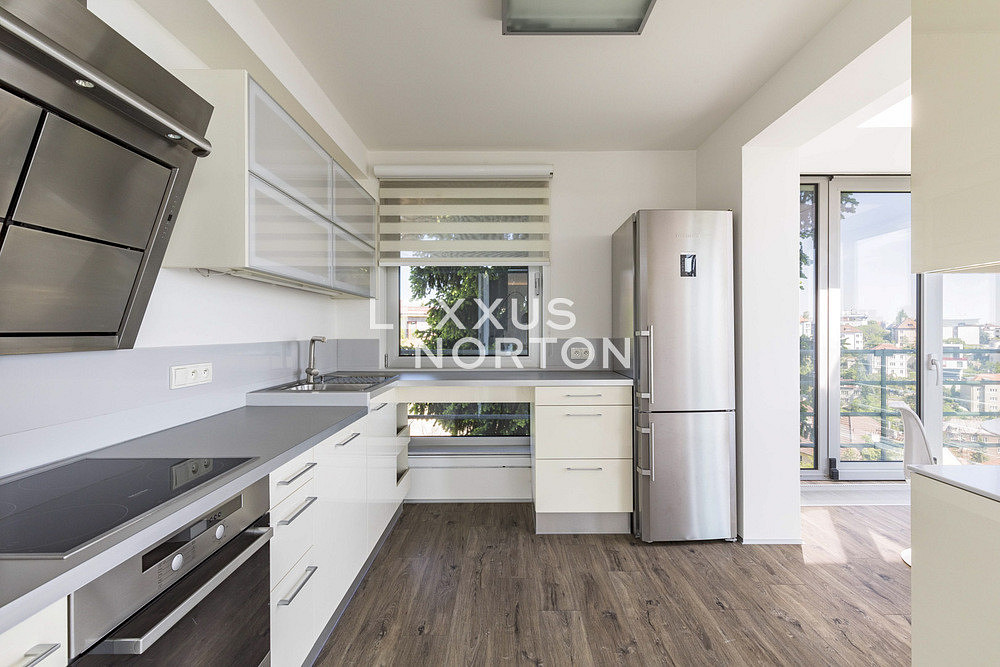 Pronájem bytu 5+kk 202 m² – fotografie 2