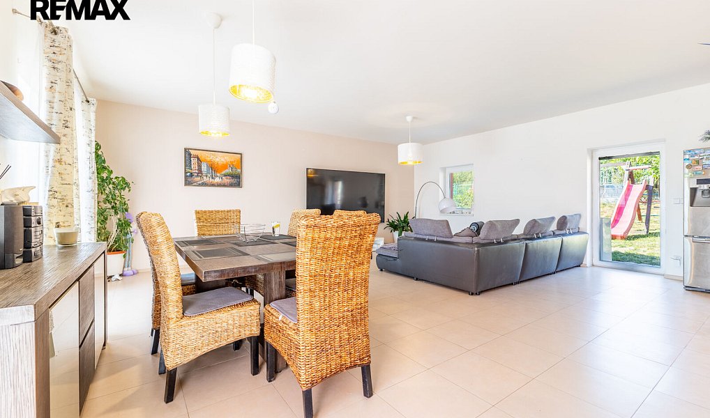 Prodej domu 228 m² s pozemkem 919 m², Hradečno – náhled fotky 2