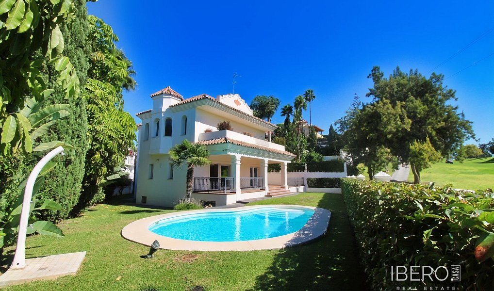 Prodej rodinného domu, 381 m², Guadalmina Alta