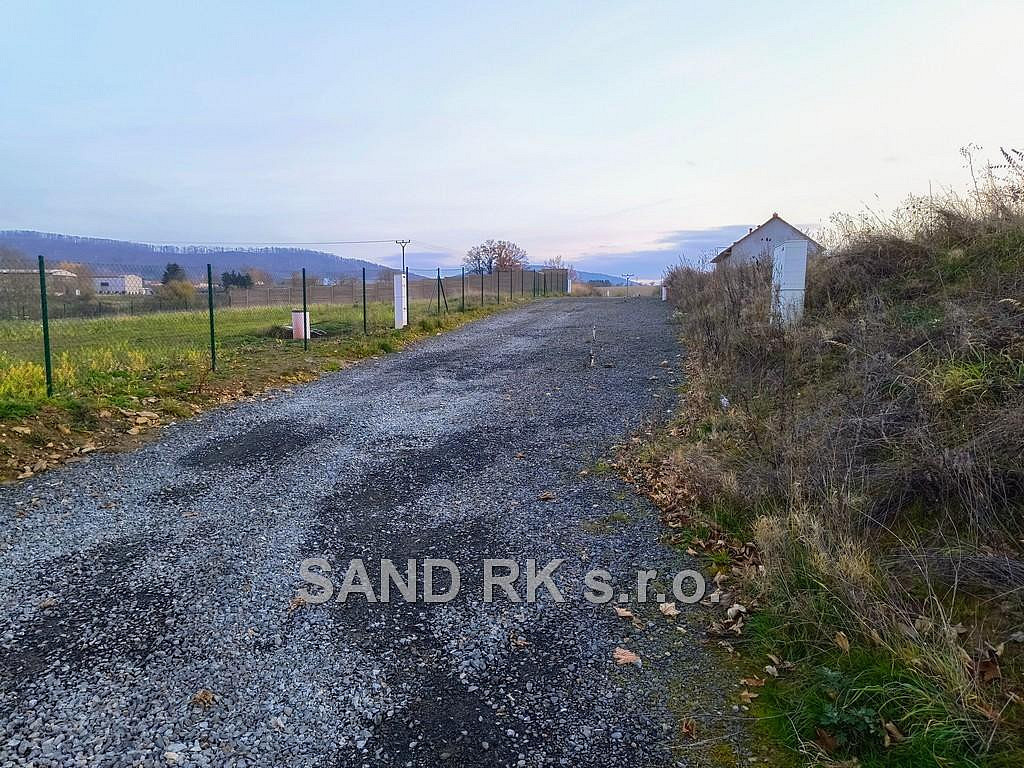 Prodej stavebního pozemku 864 m² – fotografie 2