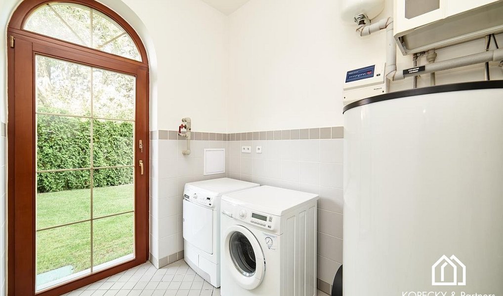 Pronájem domu 243 m² s pozemkem 387 m², Praha – náhled fotky 19