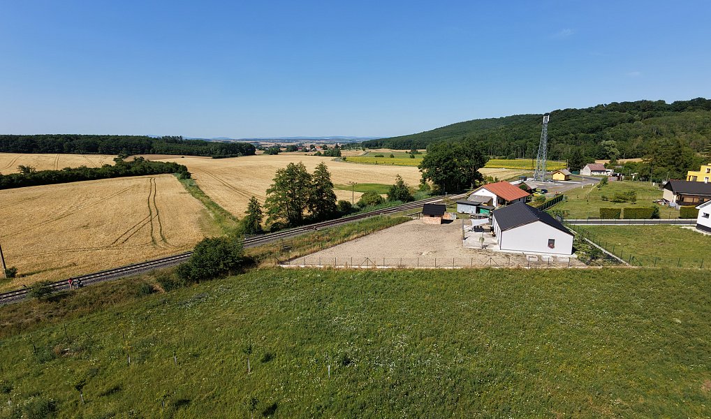 Prodej stavebního pozemku 2 612 m², Domousnice – náhled fotky 2