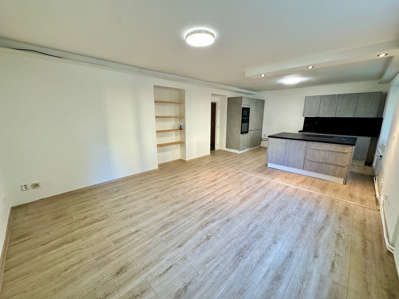 Pronájem bytu 2+kk 63 m² — photo 2