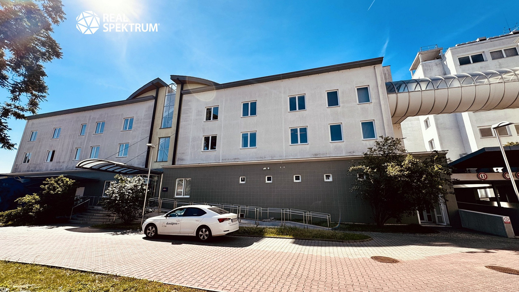 Pronájem kanceláře 1 084 m²