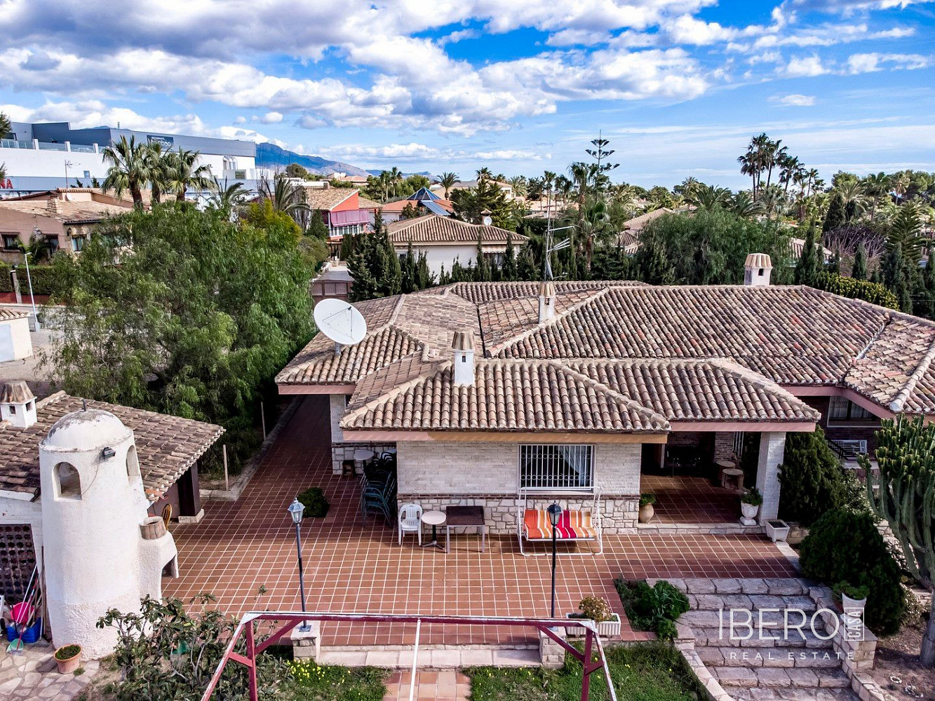 Prodej domu 217 m² s pozemkem 1 926 m²