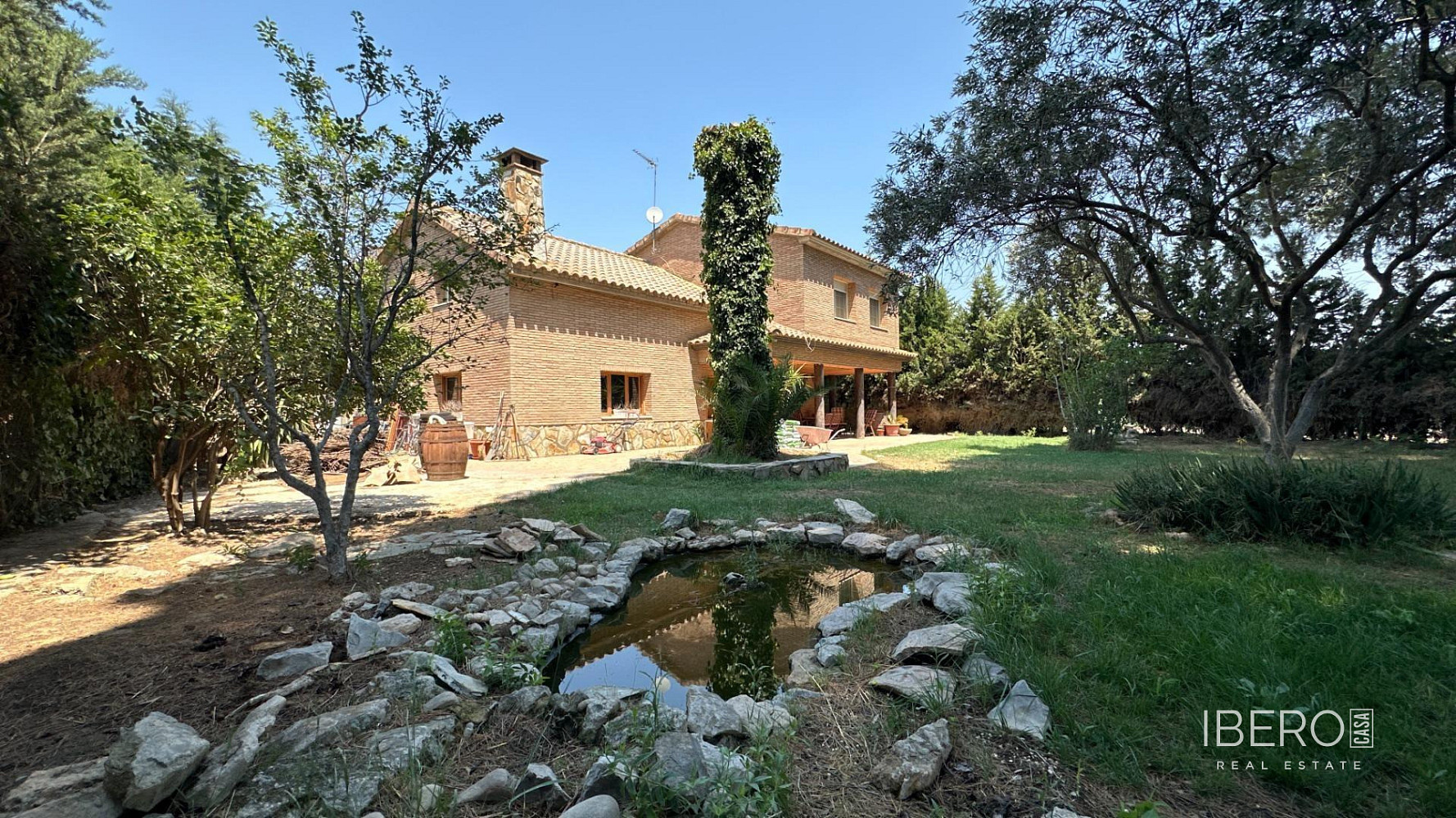 Prodej domu 1 255 m² s pozemkem 1 006 m²