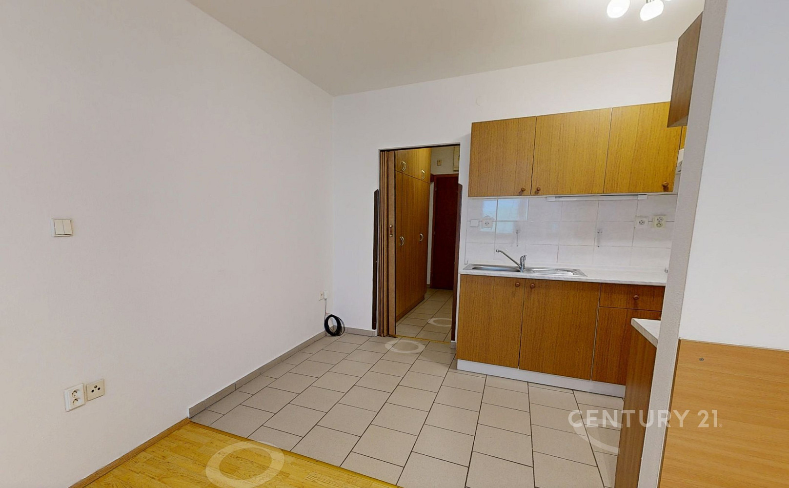 Pronájem bytu 1+kk 36 m² – fotografie 3