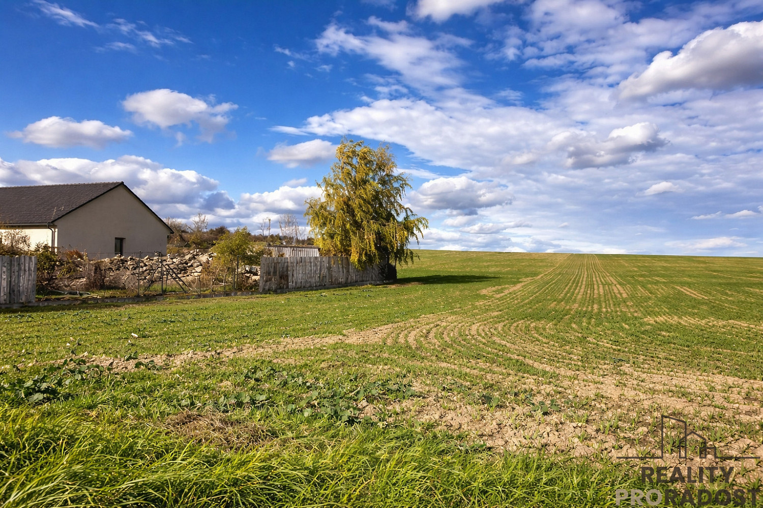 Prodej stavebního pozemku 800 m² – fotografie 2
