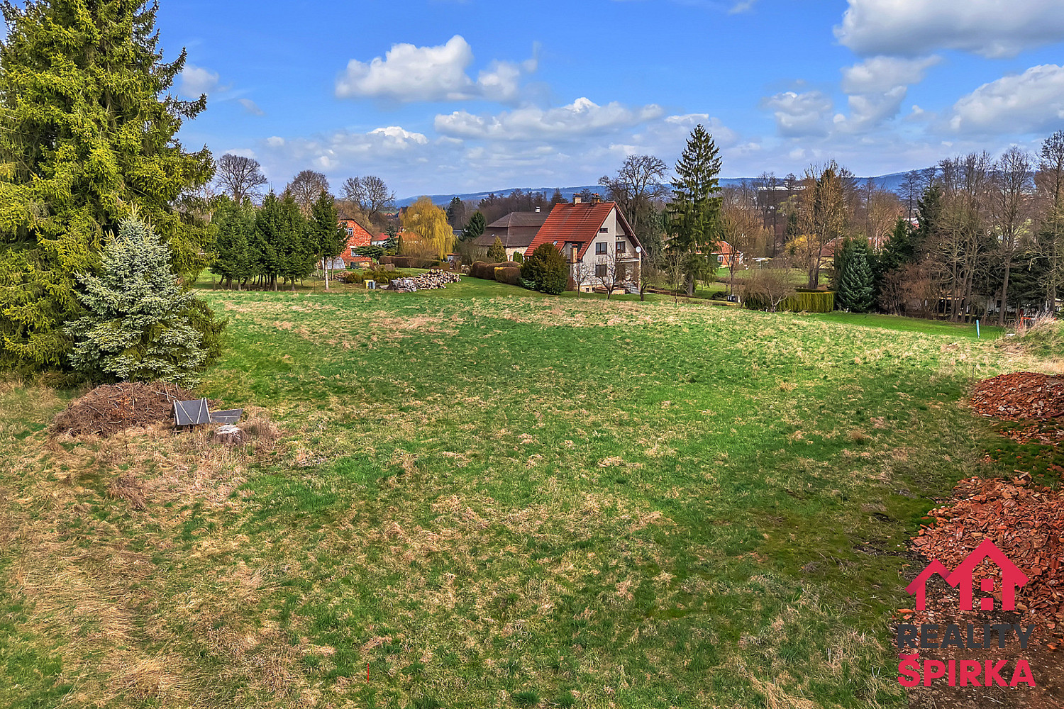 Prodej stavebního pozemku 1 692 m²