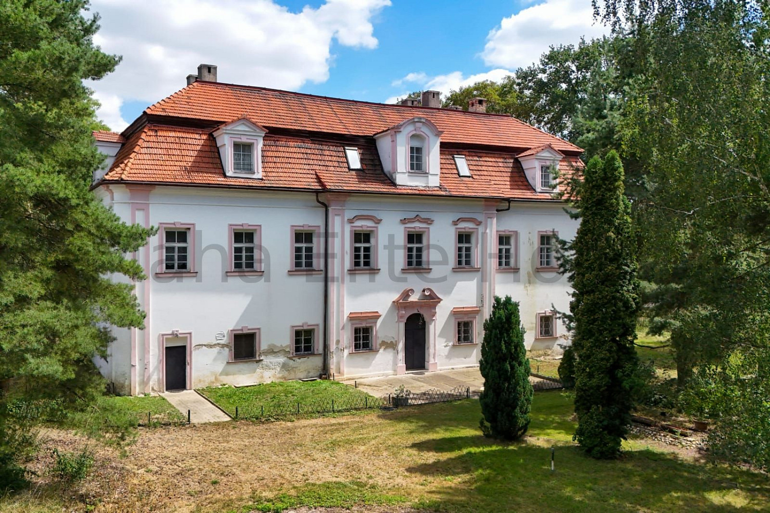 Prodej komerčního objektu (jiného typu) 1 200 m² – fotografie 2