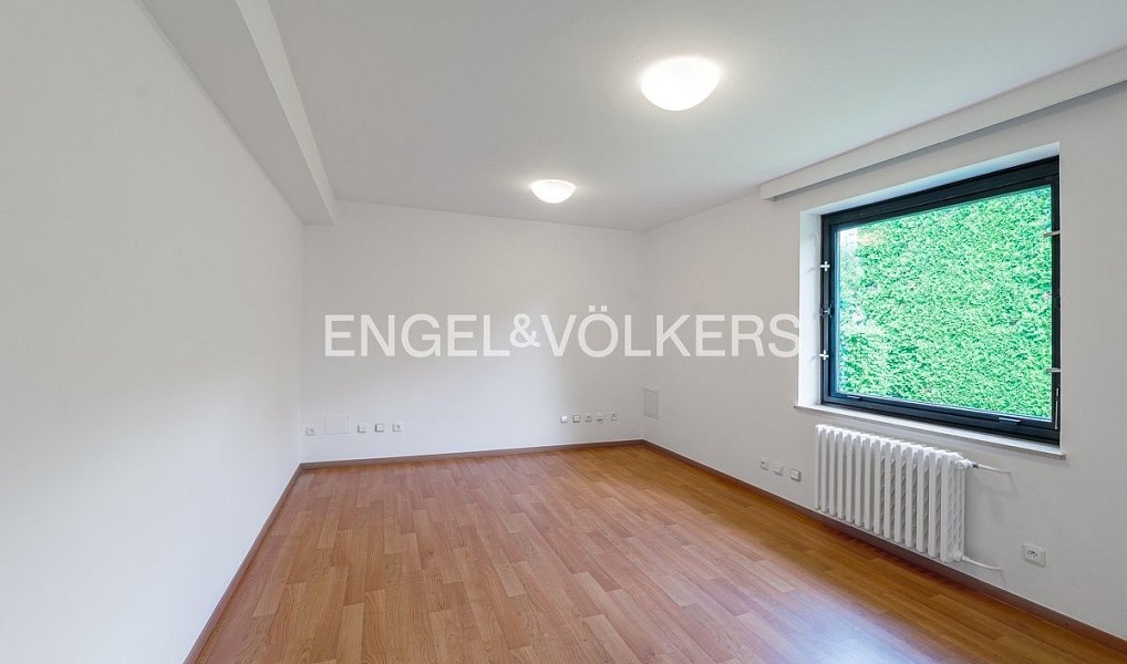 Pronájem domu 417 m² s pozemkem 1 000 m², Praha – náhled fotky 8