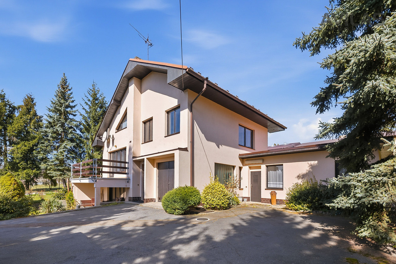 Prodej domu 235 m² s pozemkem 1 641 m² – fotografie 2