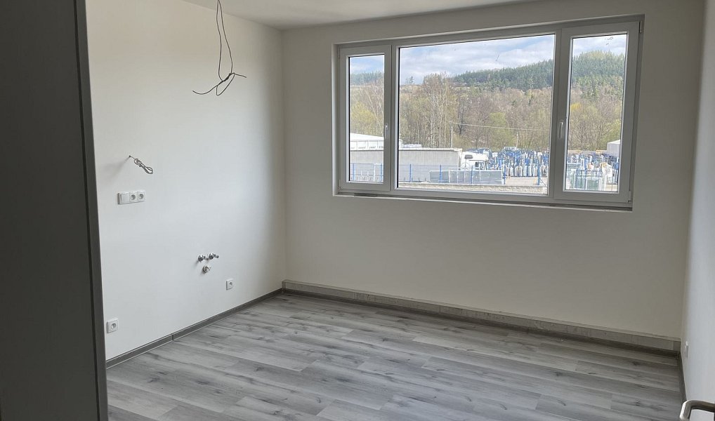 Pronájem výrobních prostor 1 500 m², Husinec – náhled fotky 8