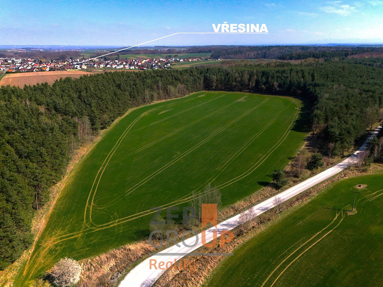 Prodej komerčního pozemku 2 557 m² – fotografie 2