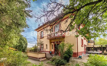 Prodej domu 255 m² s pozemkem 740 m², Pod lipkami, Praha 5 - Smíchov
