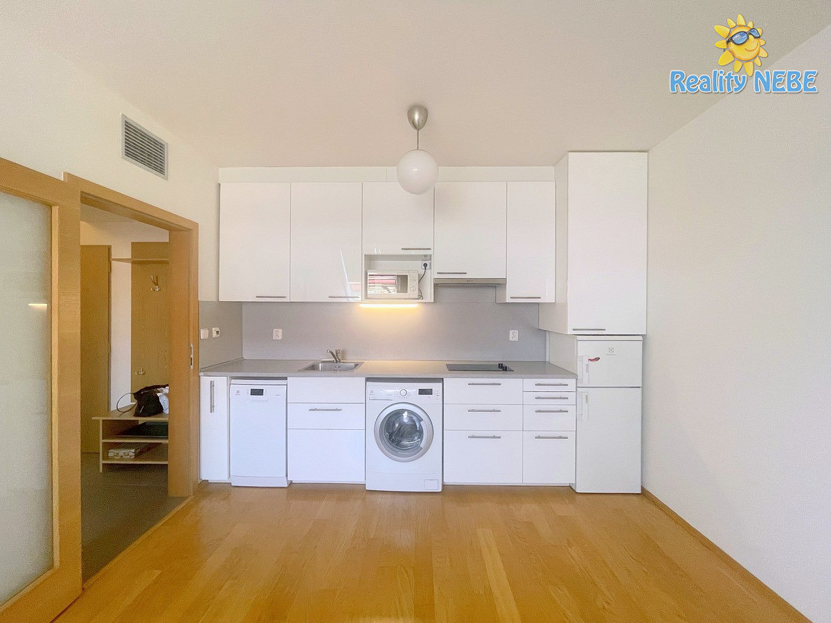 Pronájem bytu 2+kk 38 m² – fotografie 3
