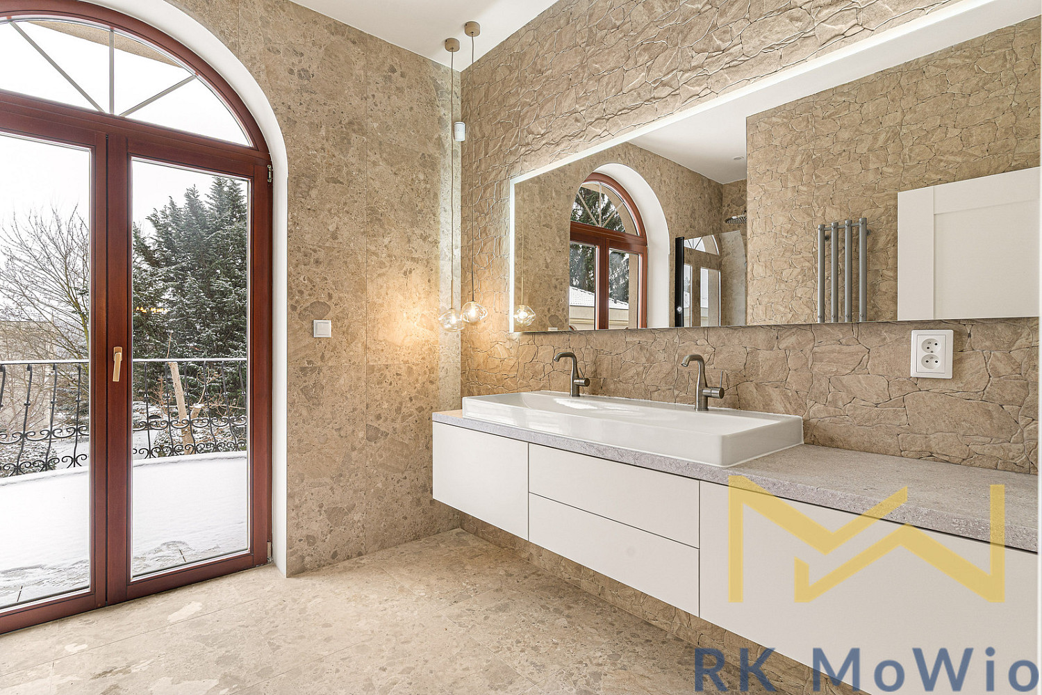 Pronájem domu 243 m² s pozemkem 543 m² — photo 2