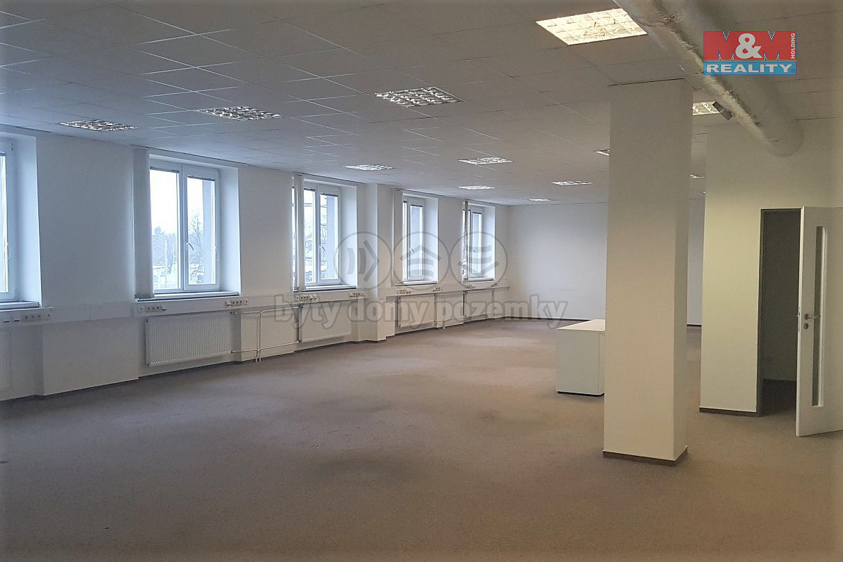 Pronájem kanceláře 300 m² — photo 3