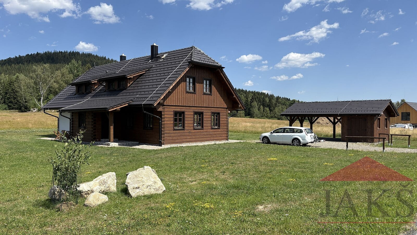 Prodej domu 239 m² s pozemkem 2 125 m²
