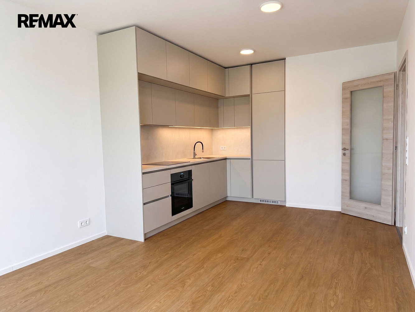 Pronájem bytu 2+kk 61 m² – fotografie 2