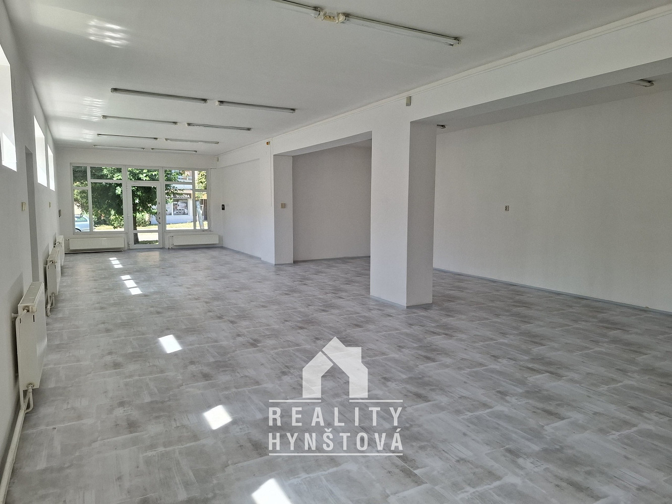 Pronájem obchodních prostor 136 m² – fotografie 3