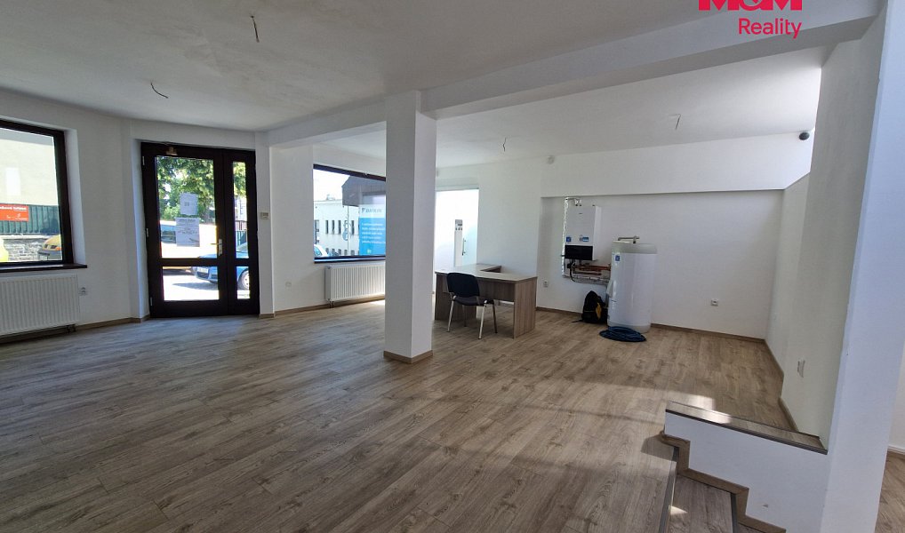 Pronájem obchodních prostor 124 m², Kolín – náhled fotky 2