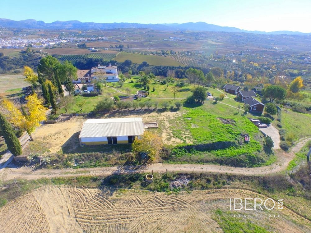Prodej domu 992 m² s pozemkem 194 607 m² — photo 3