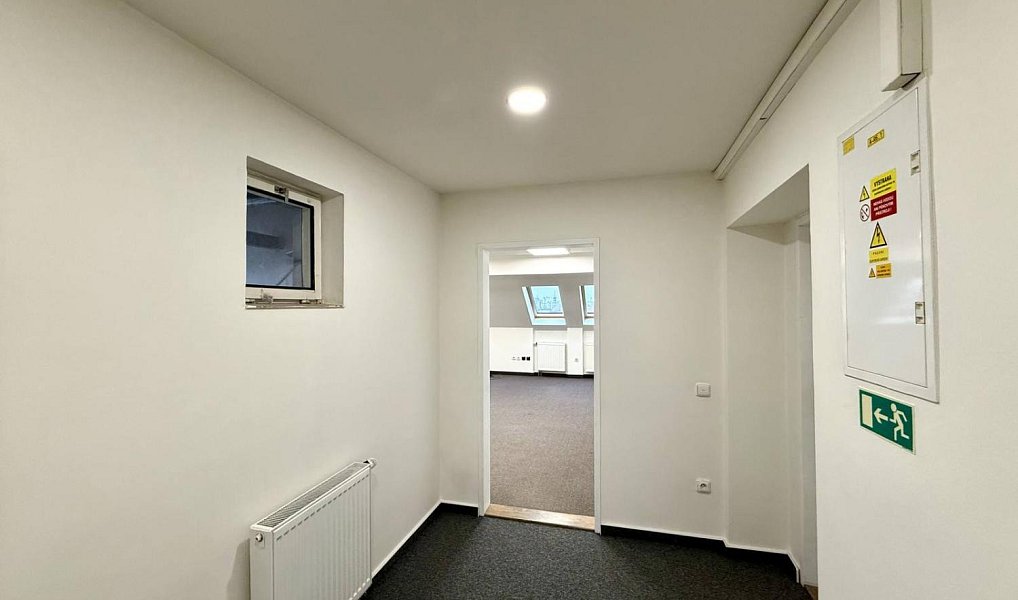 Pronájem kanceláře 32 m², Praha – náhled fotky 2