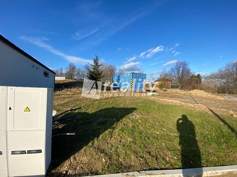 Prodej stavebního pozemku 718 m² – pohled 2
