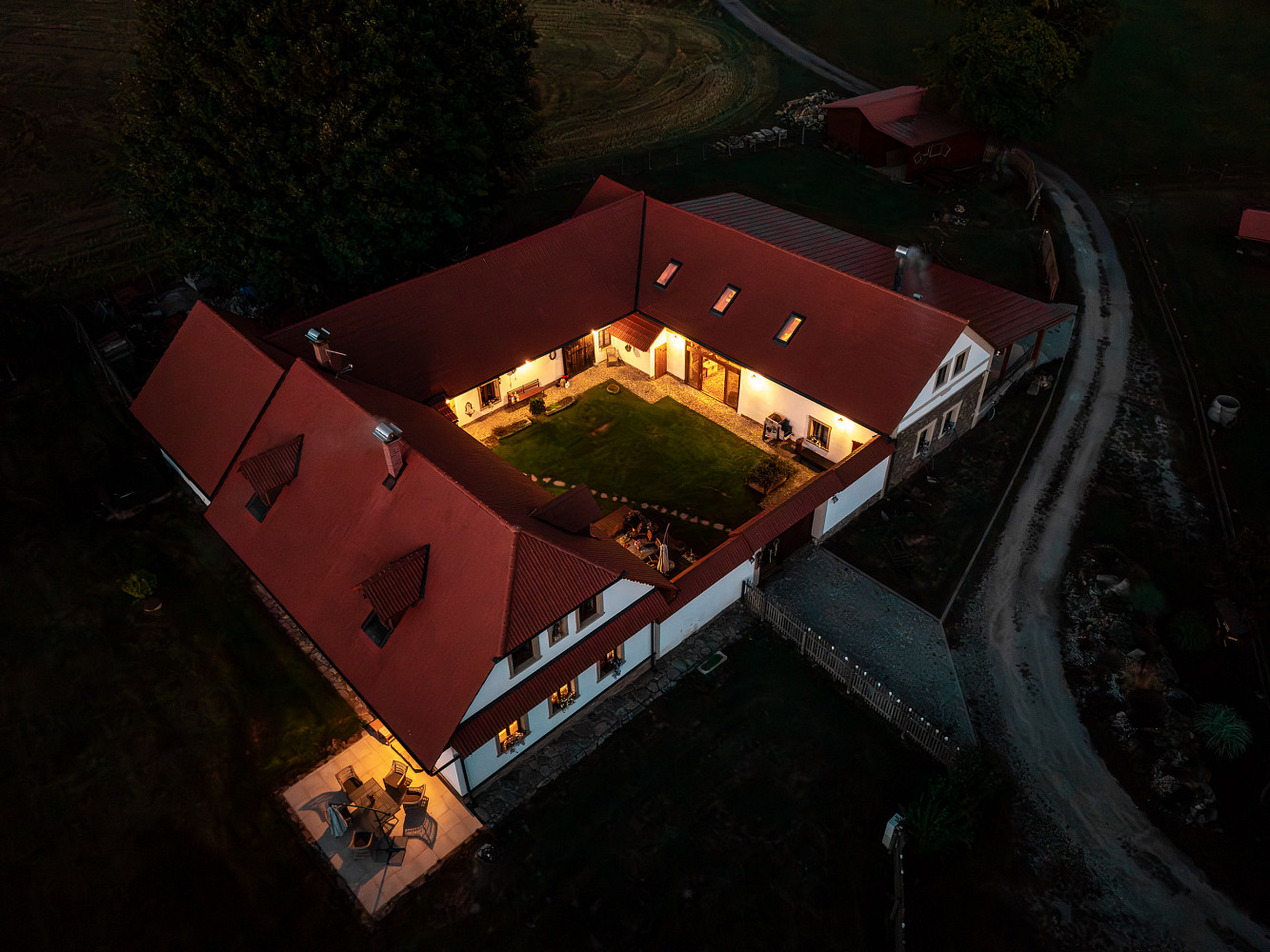 Prodej ubytovacího objektu 500 m² – fotografie 2