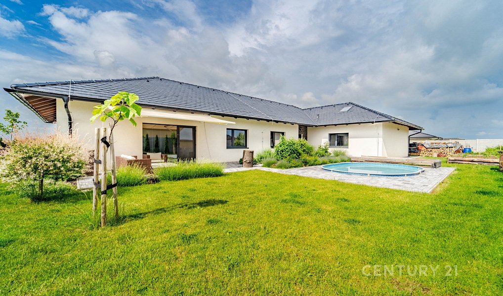 Prodej domu 417 m² s pozemkem 1 139 m², Křenice – náhled fotky 2