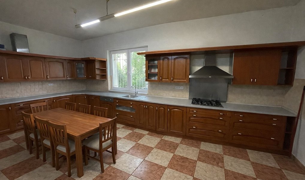 Pronájem domu 450 m² s pozemkem 1 m², Cheb – náhled fotky 3
