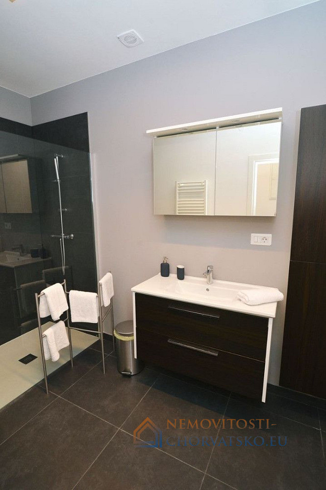 Prodej bytu 1+kk 144 m² – pohled 4