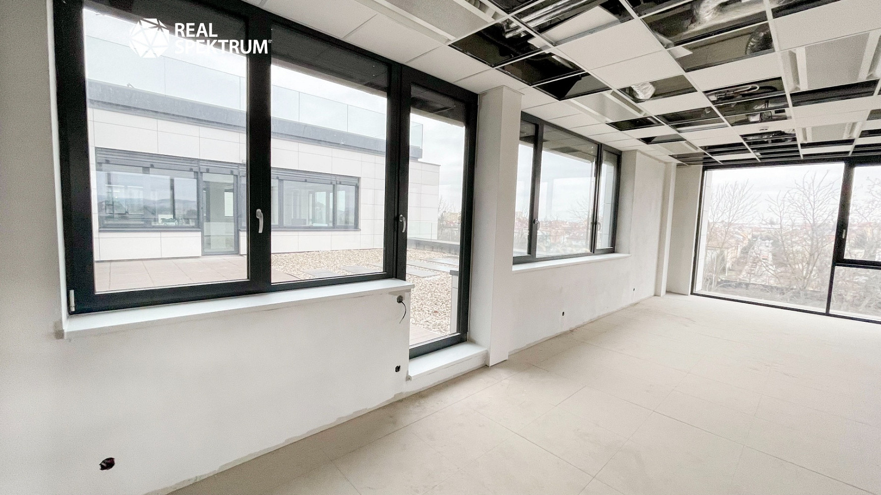 Pronájem kancelářských prostor 275 m² se sdílenou terasou, ulice Okružní, Brno – pohled 5
