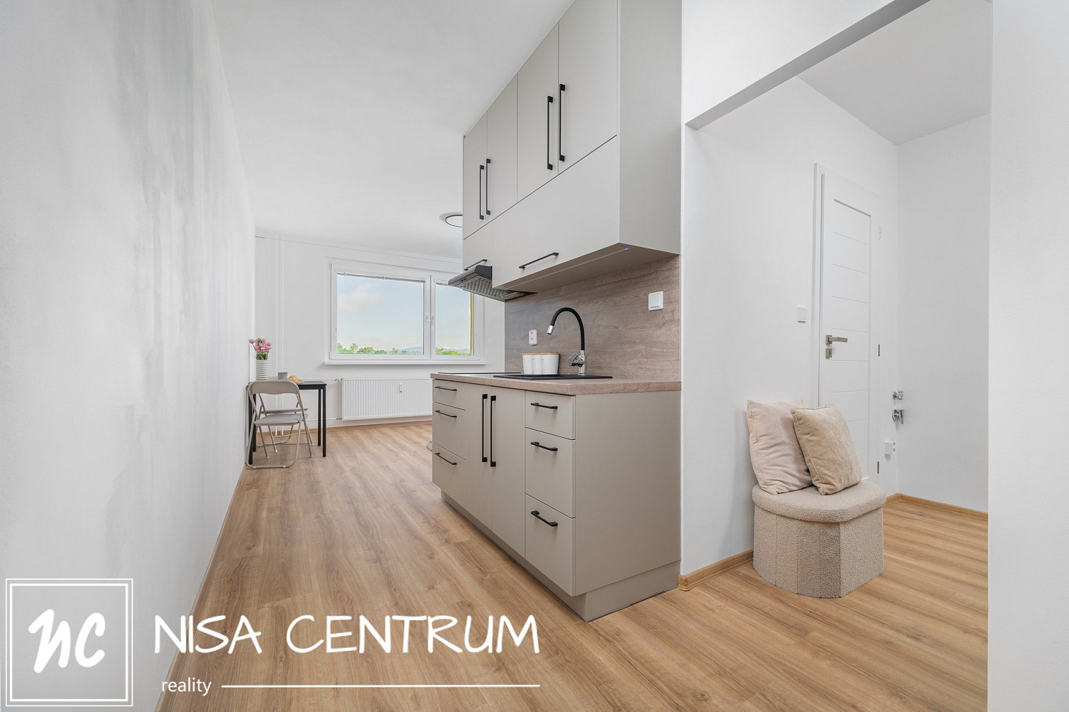 Pronájem bytu 1+kk 27 m² – pohled 3