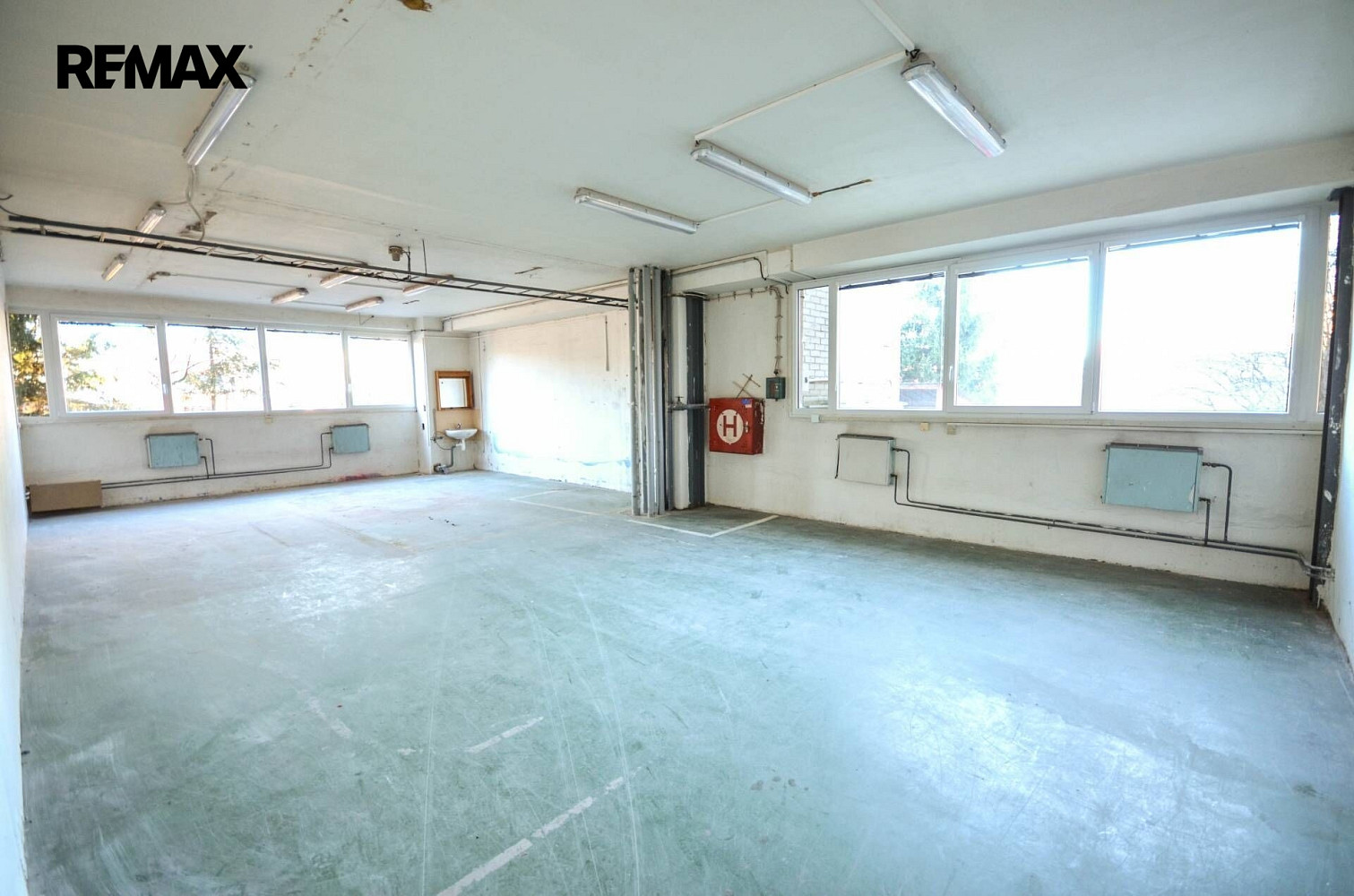Pronájem skladovacích prostor 343 m²