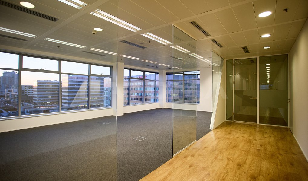 Pronájem kanceláře 544 m², Praha – náhled fotky 3