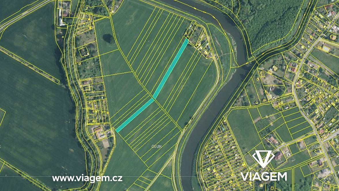 Prodej pole 1 307 m²