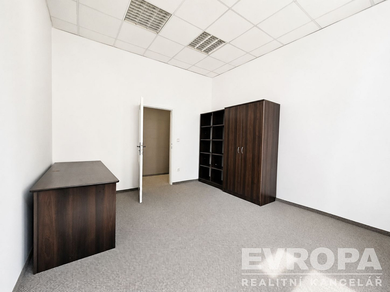 Pronájem kanceláře 160 m² – fotografie 4