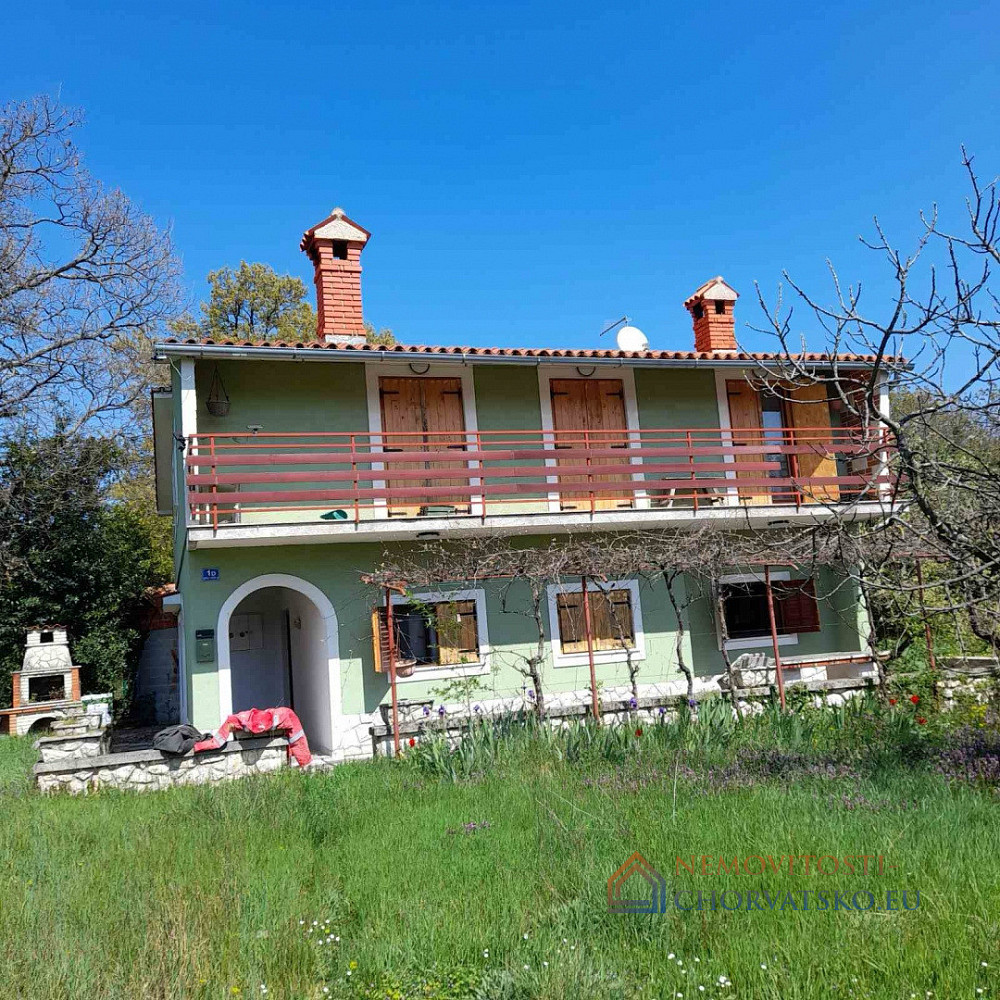 Prodej domu 200 m² s pozemkem 1 008 m² - Vista 2
