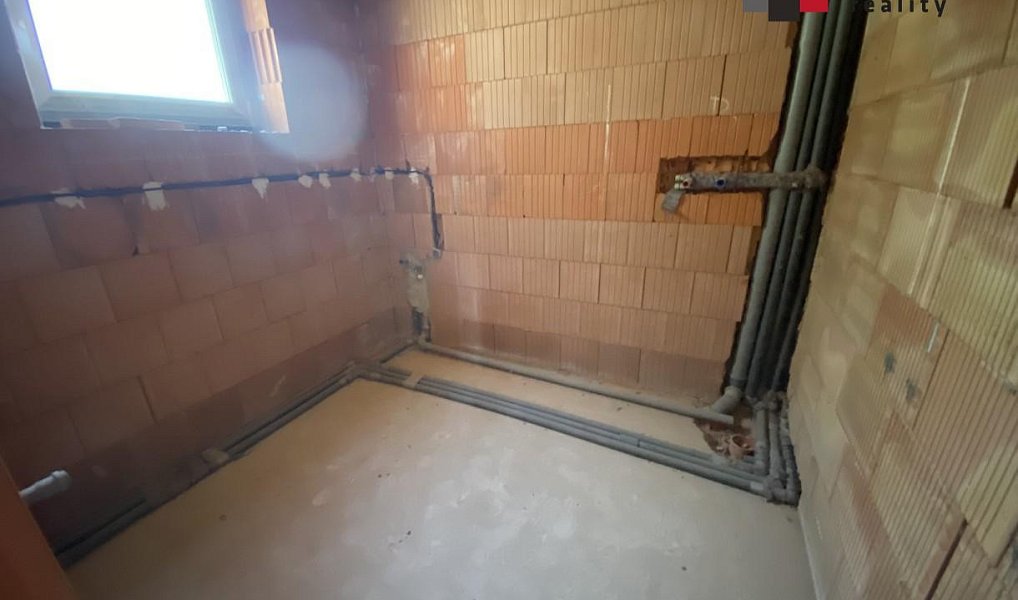 Prodej domu 150 m² s pozemkem 1 366 m², Bělá – náhled fotky 14
