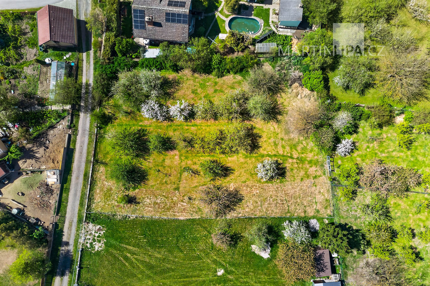 Prodej stavebního pozemku 880 m² — photo 2