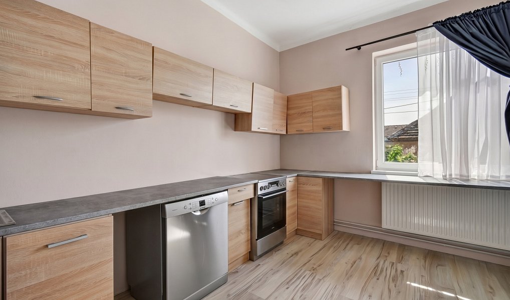 Prodej domu 328 m² s pozemkem 399 m², Hostomice – náhled fotky 2