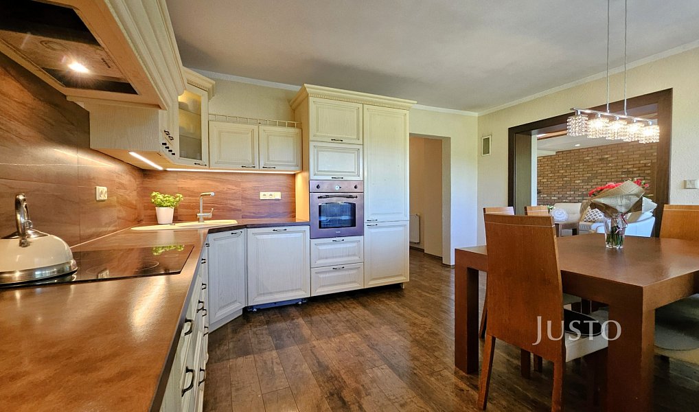Prodej domu 322 m² s pozemkem 777 m², Písek – náhled fotky 13