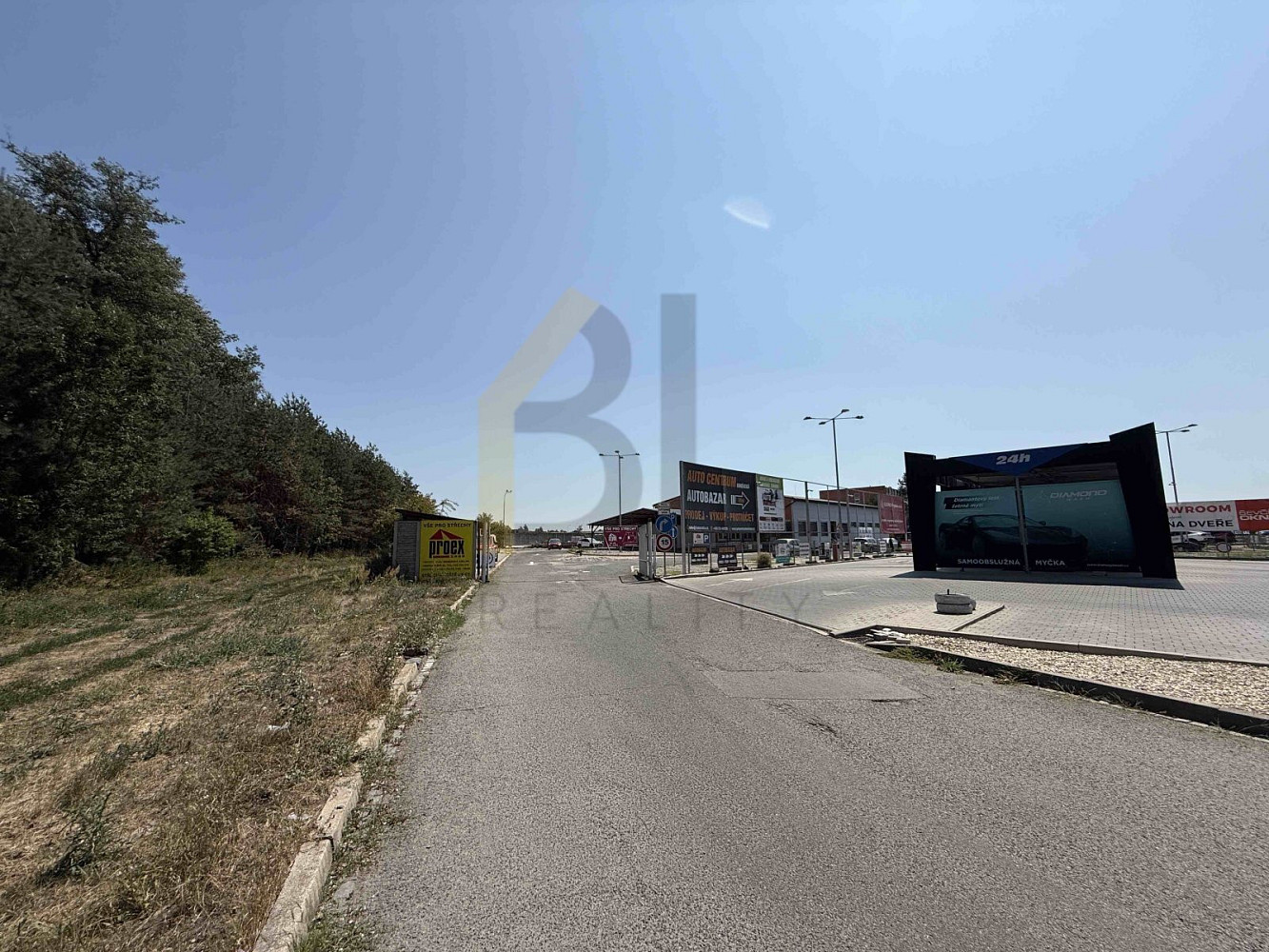 Pronájem komerčního pozemku 1 000 m²