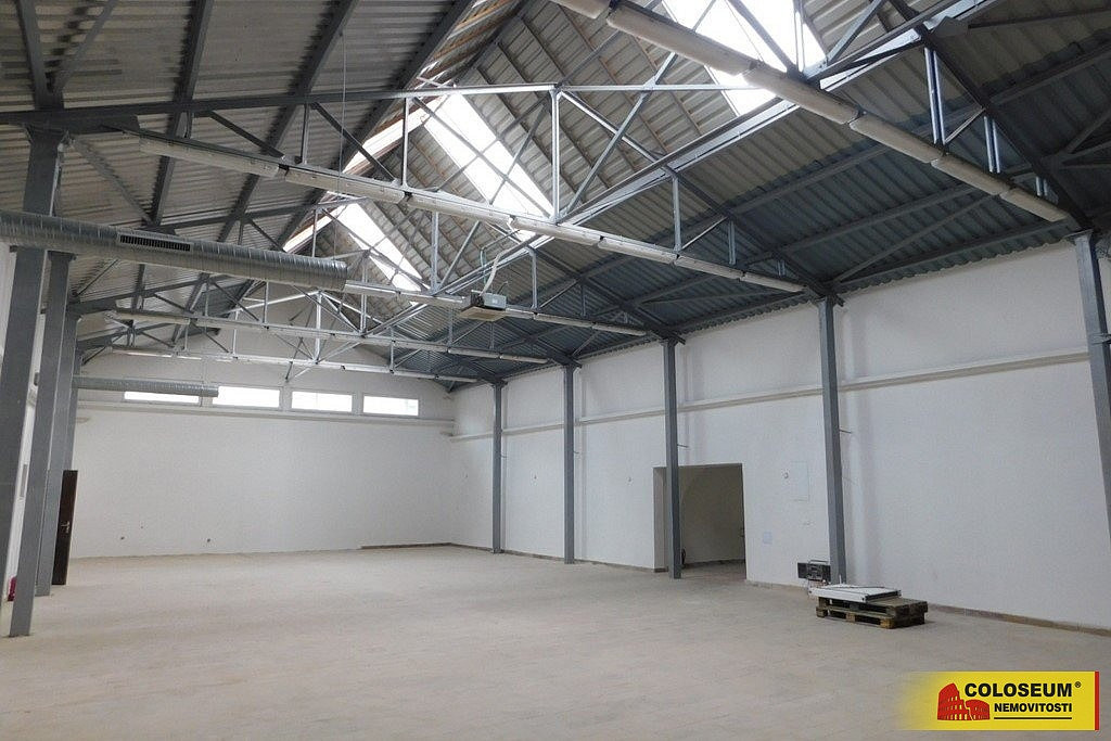 Pronájem obchodních prostor 400 m²
